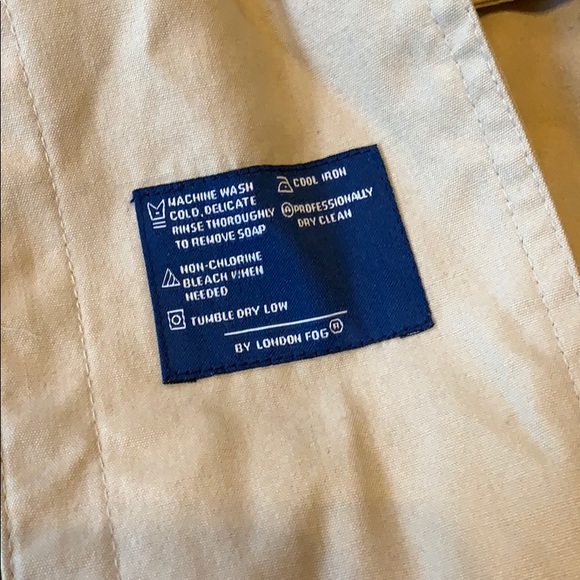 London Fog Limited Edition Coat w/ Scarf - Picture 3 of 7